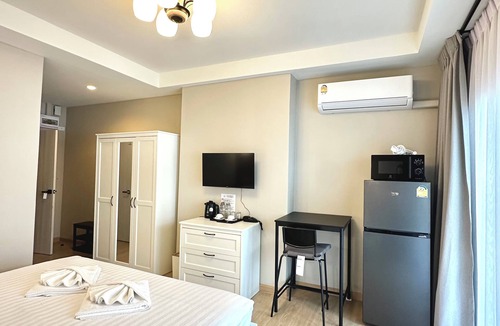 South Pattaya Hotel | Modern Studio 50m from Jomtien Beach, Free WiFi & Balcony