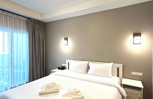 South Pattaya Hotel | Modern Studio 50m from Jomtien Beach, Free WiFi & Balcony