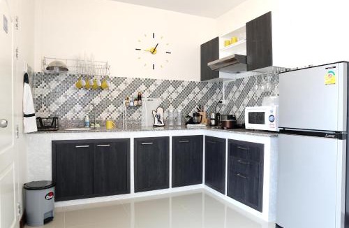 Hai Ya House | Modern Townhome at the Old City