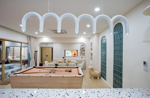 Na Chom Thian House | Na Jomtien Spacious 5BR Pool Villa · Karaoke & Games