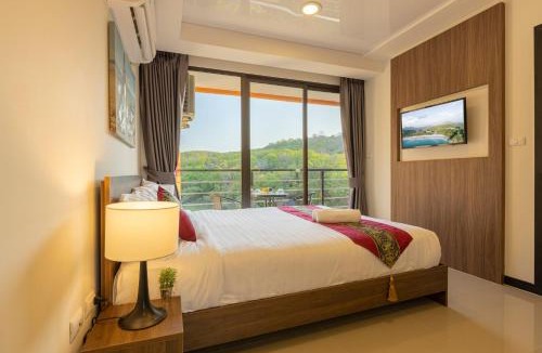 Nai Harn Apartment | NaiHarn Pearl condo by Holy Cow, 1-BR, courtyard view