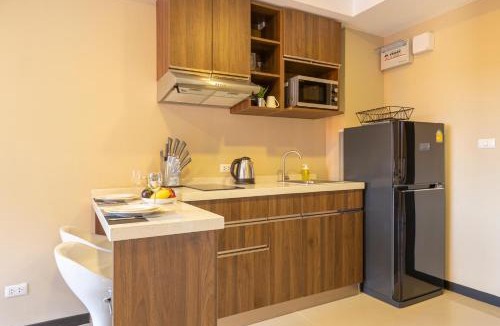 Nai Harn Apartment | NaiHarn Pearl condo by Holy Cow, 1-BR, courtyard view
