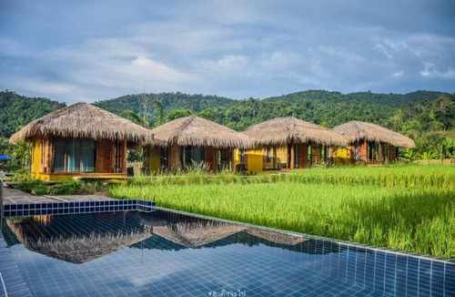 Ban Ton Lung Cabin | Natu Hut Farmstay & Cafe'