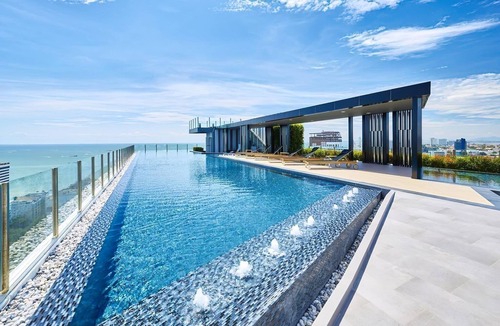 Central Pattaya Apartment | Near The Beach and Best Pool - Great Location