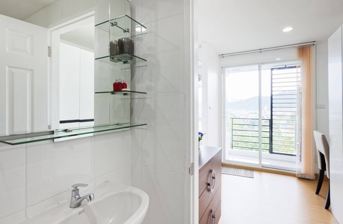 Kathu Apartment | New beautiful apartment, with view of the mountains, pool, gym