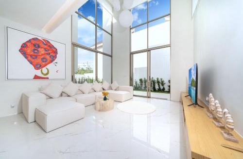 Si Sunthon Villa | New Build Masterpiece with Private Pool - 4BR Villa in Lux Pride 2 V7 Residence