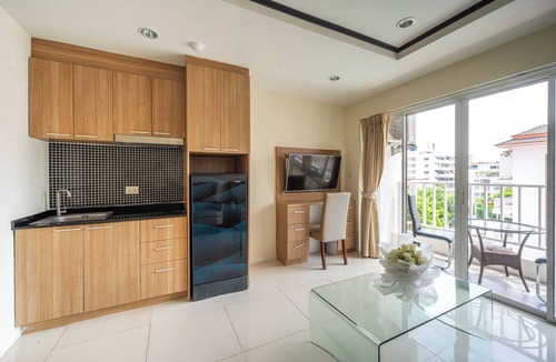 Pratumnak Hill Apartment | New Nordic Trend 5 by Apartwell