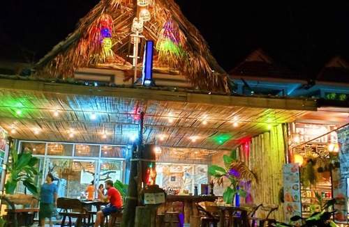 Khlong Sok Hostel | Painting Family Hostel