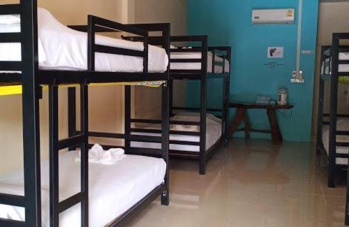 Khlong Sok Hostel | Painting Family Hostel