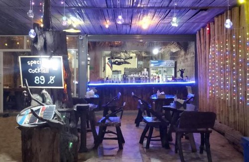Khlong Sok Hostel | Painting Family Hostel