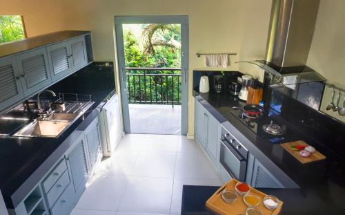 Maret Villa | Palm View Villa