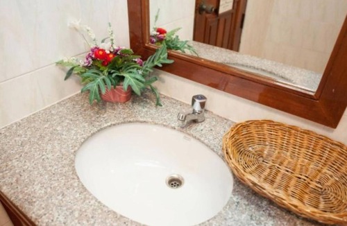 Nanai Road Hotel | Palmview Resort