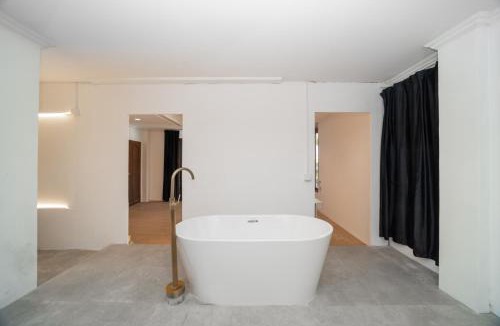 Patong Villa | Patong Thai-style 4 Bedrooms Private Pool Sunset View Deck 6 Minutes to the Beach