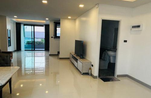 Nong Chaeng Villa | Pattaya Golden Shield Holiday Villa