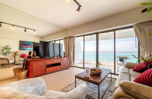 Pattaya Condo | Pattaya Golden Sunsets: Beach, Pool, Balcony, Gym