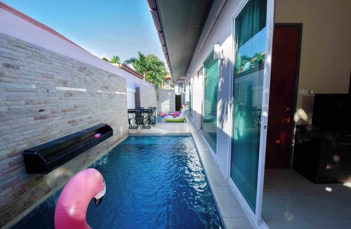 Na Kluea Villa | pattaya pool villa 4 bedrooms