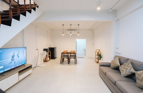 Hat Yai House | Peaceful 2BR Home | Walk to Halal Street Food