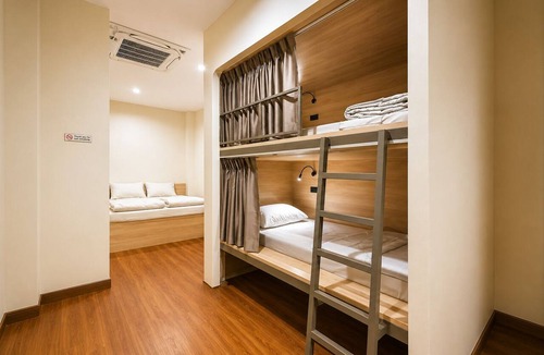 Phra Nakhon Hostel | Phraya Hostel