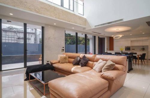 Ekkamai Villa | Premium 6BR Ekkamai Villa wITH Pool Home Theatre