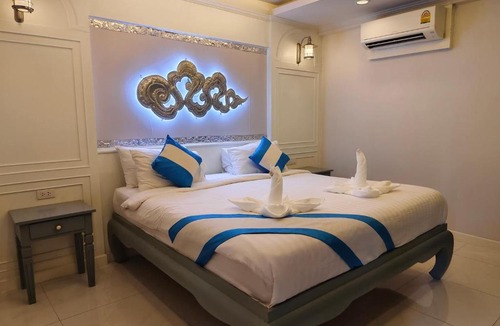 Thapae Bed & Breakfast | Private Double Bed Room with Double bed at SiamX1 House&Bistro