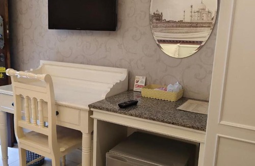 Thapae Bed & Breakfast | Private Double Bed Room with Double bed at SiamX1 House&Bistro