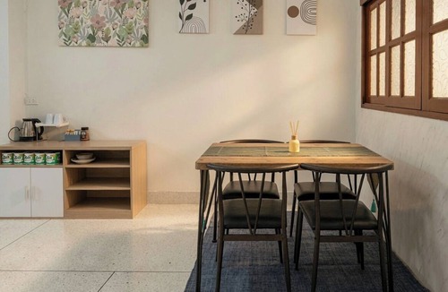 Bang Rak House | Private 5BR Building 17-26Pax 5Mins to BTS & Sathorn Pier