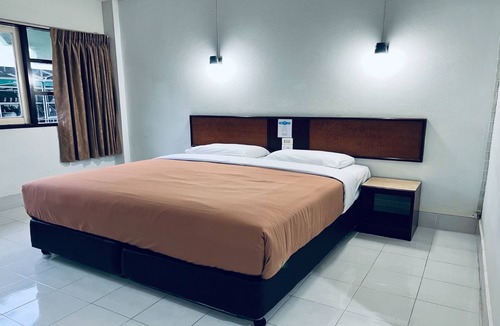 Talat Nuea Hotel | Pure Phuket Residence