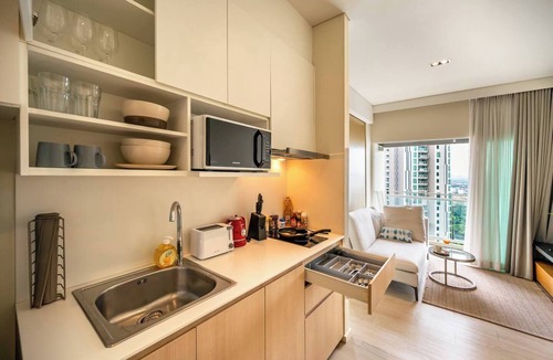 Na Chom Thian Apartment | Quiet Sea View Condo | Gym + King Bed | 1min to Private Beach