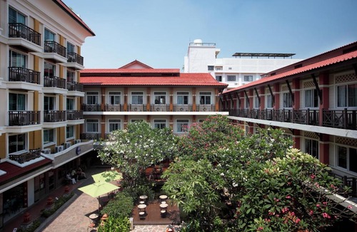 Chana Songkhram Hotel | Rambuttri Village Plaza