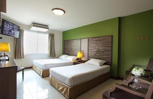 Chana Songkhram Hotel | Rambuttri Village Plaza