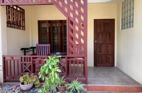 Chaweng City Center House | Rattana Guesthouse & Bungalow