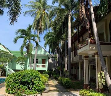 Chaweng City Center House | Rattana Guesthouse & Bungalow
