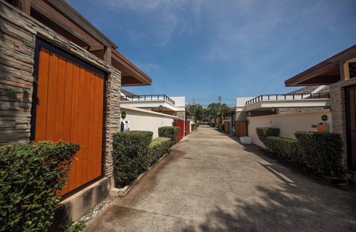 Chalong House | Rawai VIP Villas & water Park 700m to beach