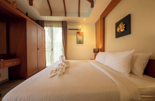Chalong House | Rawai VIP Villas & water Park 700m to beach