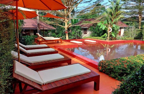Bai Lan Resort | Red Moon Hideaway