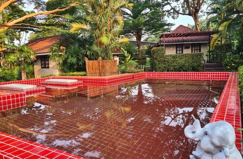 Bai Lan Resort | Red Moon Hideaway