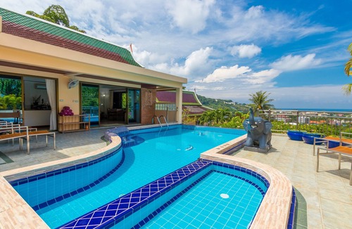 Kata Villa | Relax by your private pool whilst our chef prepares delicious meals for you
