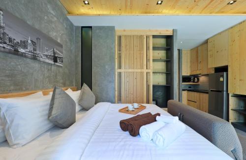Nai Harn Apartment | Relife Windy by Holy Cow, studio with sofa-bed