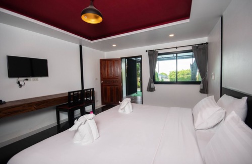 Wichit House | Room Only · Deluxe Room, 16min to Phuket Old Town