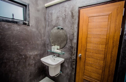 Wichit House | Room Only · Deluxe with Garden View Room, 16min to Phuket Old Town