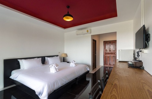 Wichit House | Room Only · Deluxe with Garden View Room, 16min to Phuket Old Town