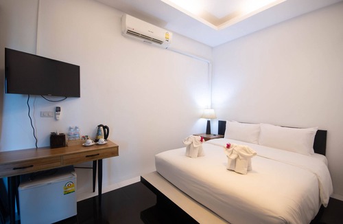 Wichit House | Room with Breakfast · Standard Room, 16min to Phuket Old Town