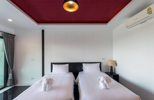 Wichit House | Room with Breakfast · Deluxe with Garden View Room, 16min to Phuket Old Town