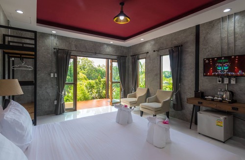 Wichit House | Room with Breakfast · Villa with Garden View, 16min to Phuket Old Town