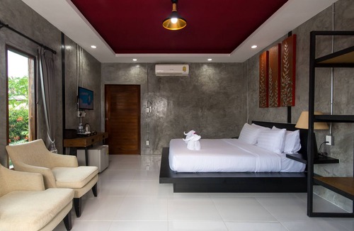 Wichit House | Room with Breakfast · Villa with Garden View, 16min to Phuket Old Town