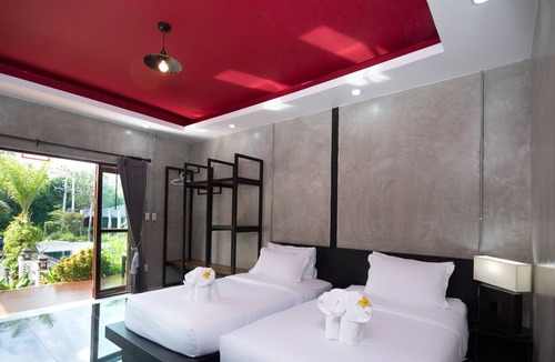Wichit House | Room with Breakfast · Villa with Garden View, 16min to Phuket Old Town