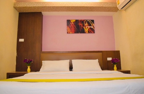 Nana Hotel | Royal Express Inn Sukhumvit Bangkok