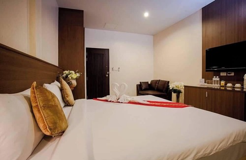 Nanai Road Hotel | Royal Waves Hotel