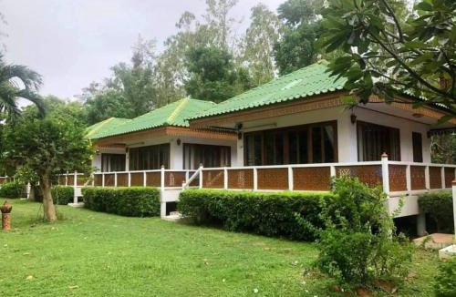 Rayong Resort | Ruen Thai Rim Haad