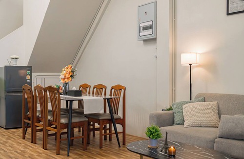 Pom Prap Sattru Phai House | Siam Place Family House Near Khaosan 8 Guests